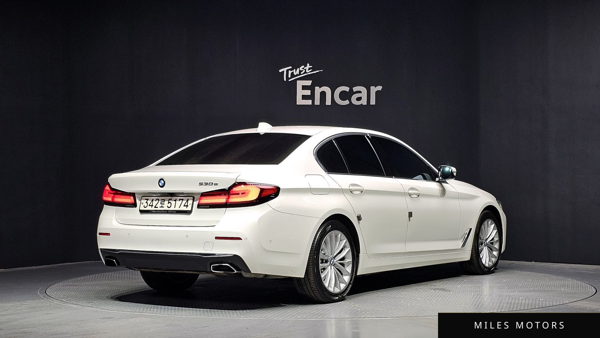 BMW 5 Series (G30) 2021 — миниатюра 2