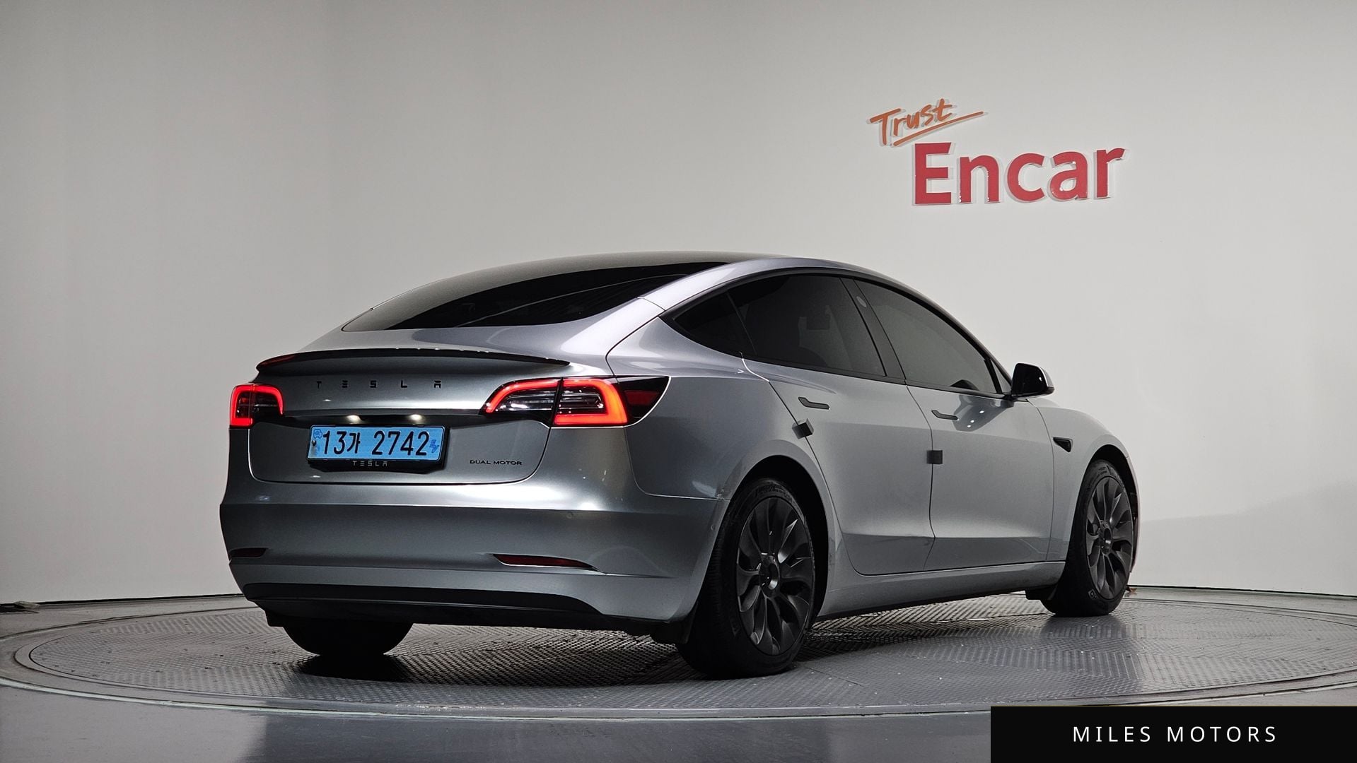 Tesla Model 3 2020 — миниатюра 2