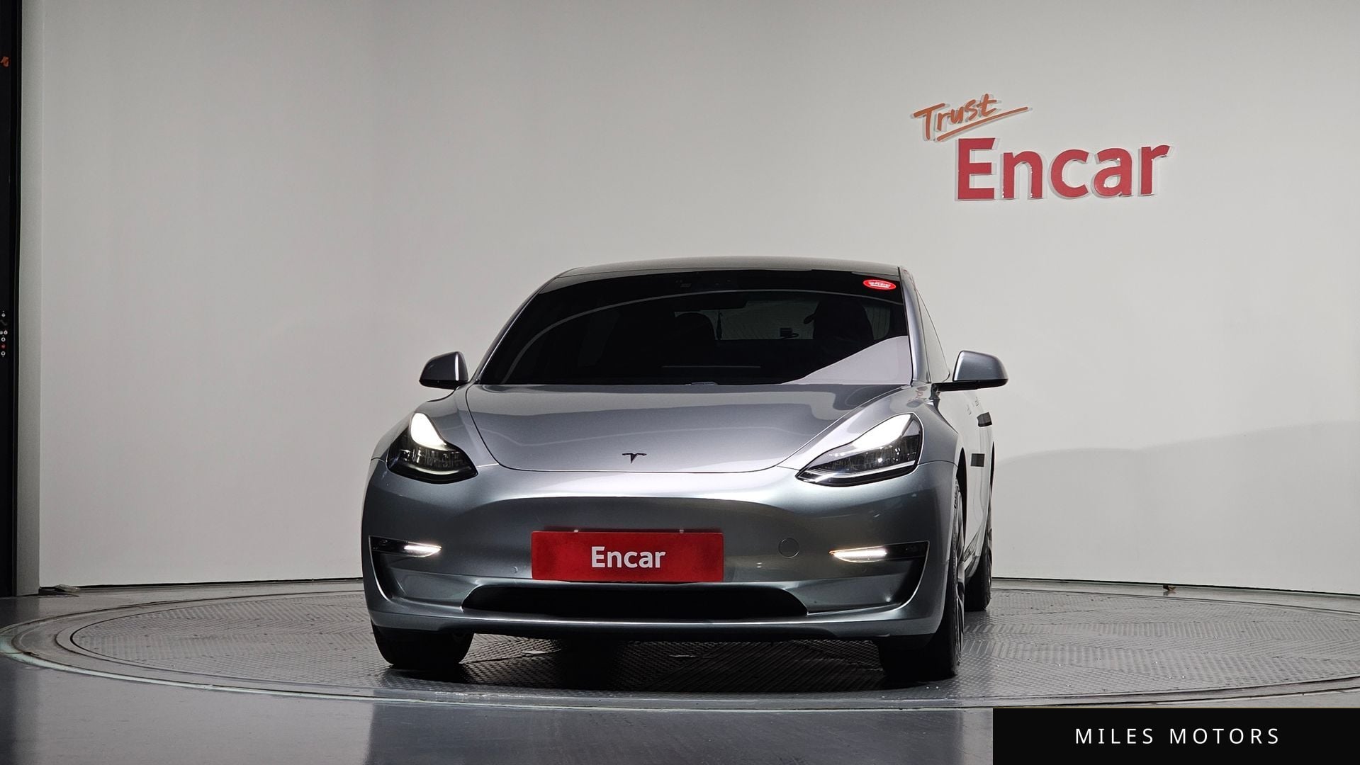Tesla Model 3 2020 — миниатюра 3
