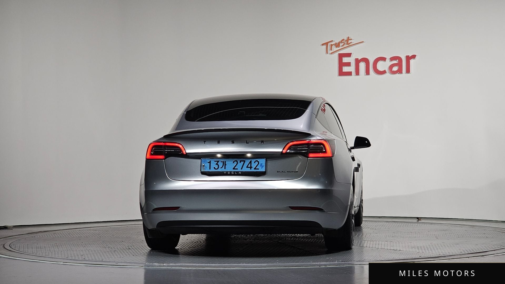 Tesla Model 3 2020 — миниатюра 4