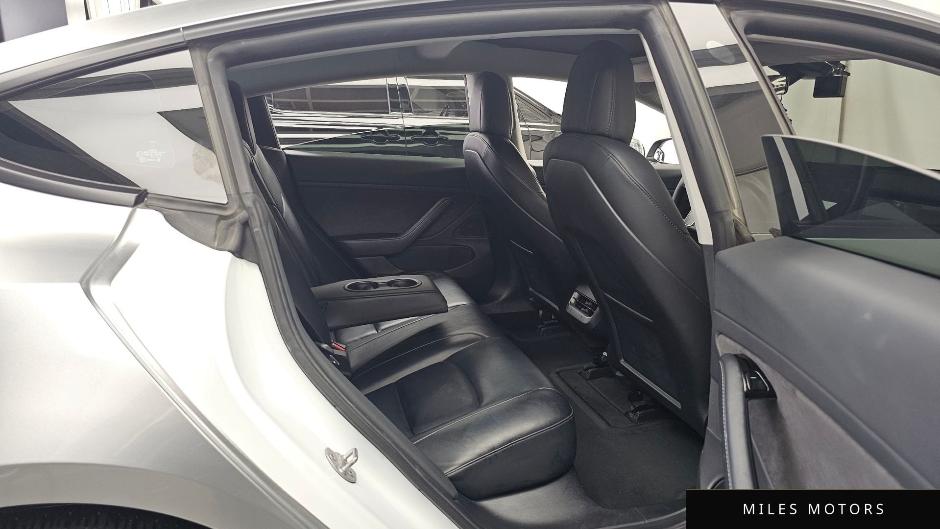 Tesla Model 3 2020 — миниатюра 11