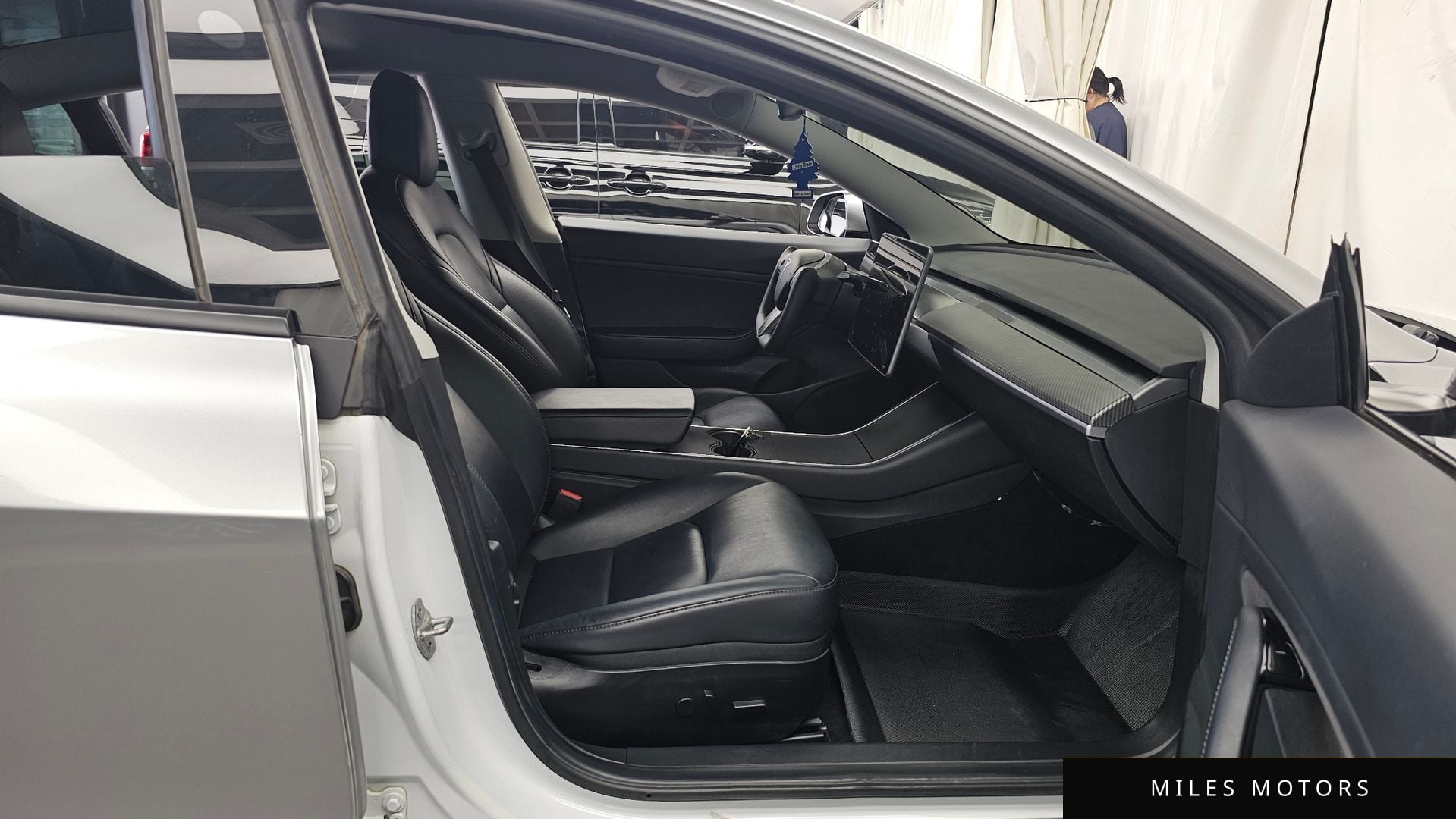 Tesla Model 3 2020 — миниатюра 12