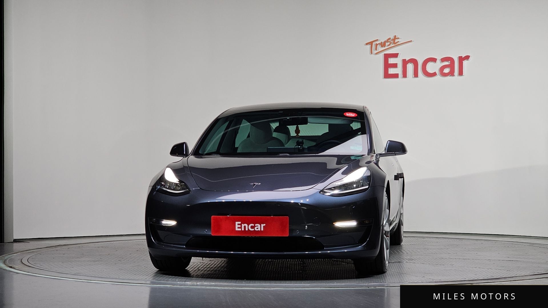 Tesla Model 3 2020 — миниатюра 3