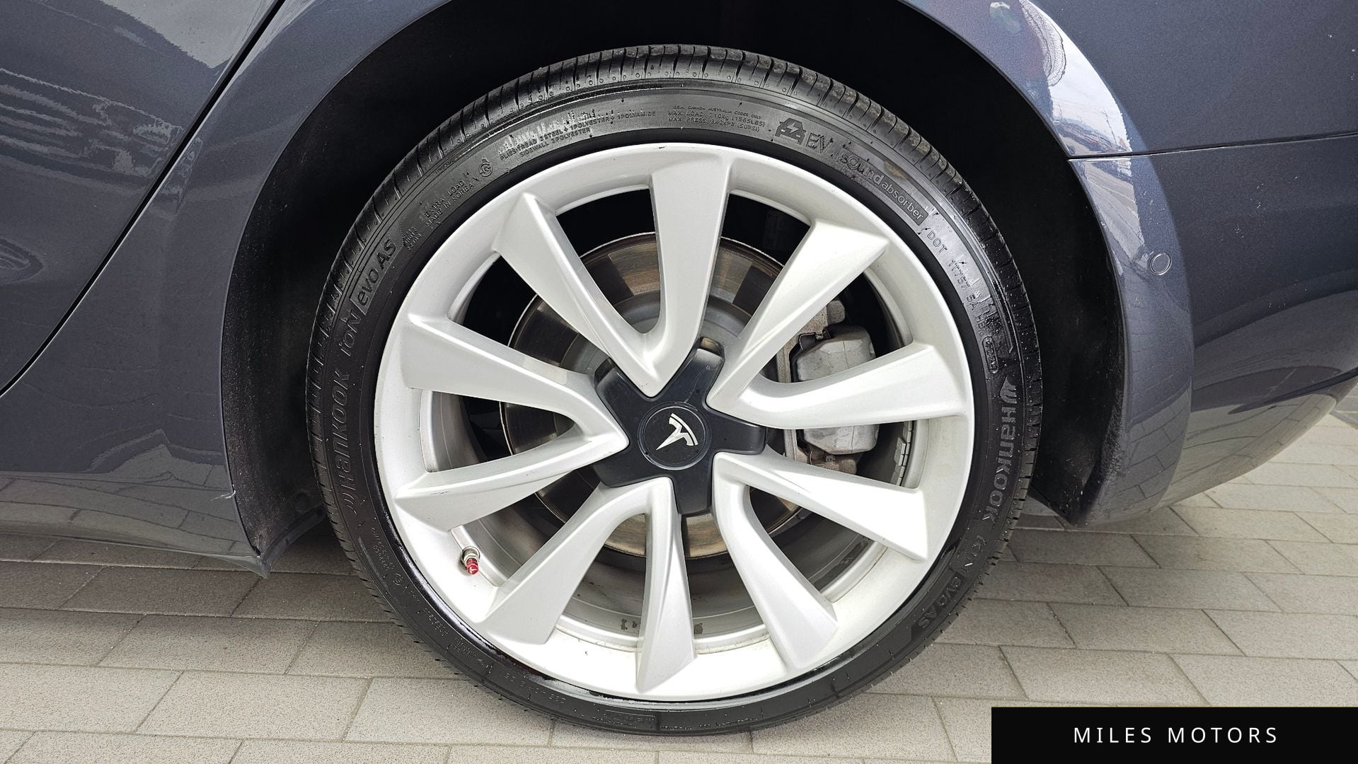 Tesla Model 3 2020 — миниатюра 7