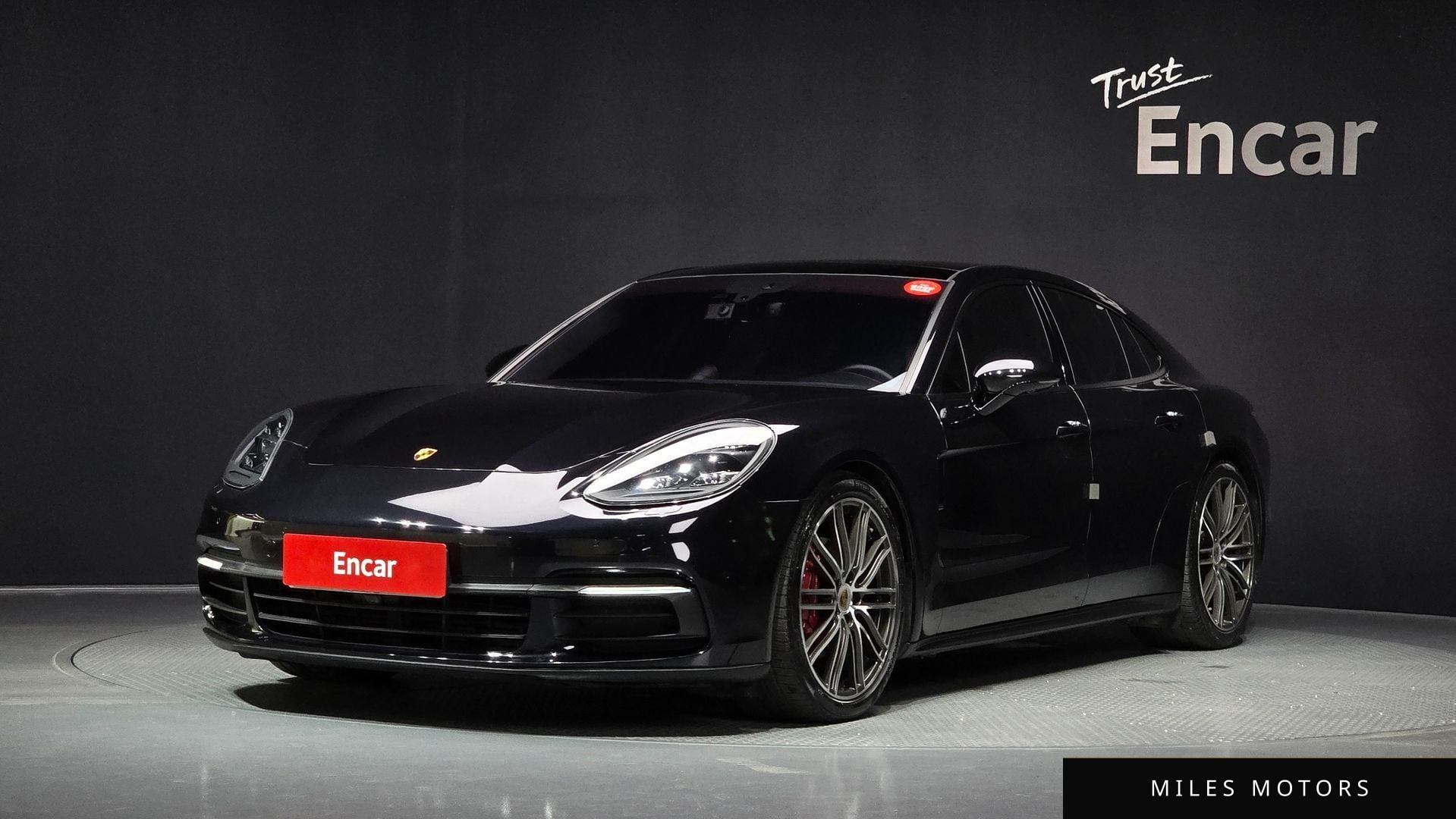 Porsche Panamera 2018 — фото 1 из 12