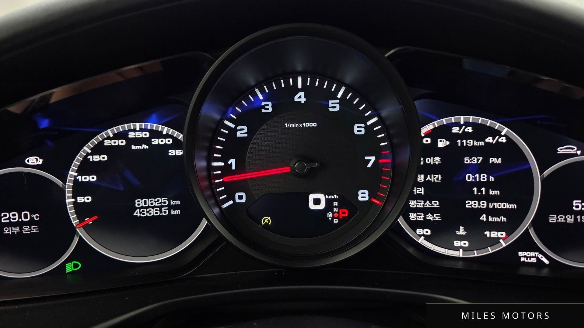 Porsche Panamera 2018 — миниатюра 11