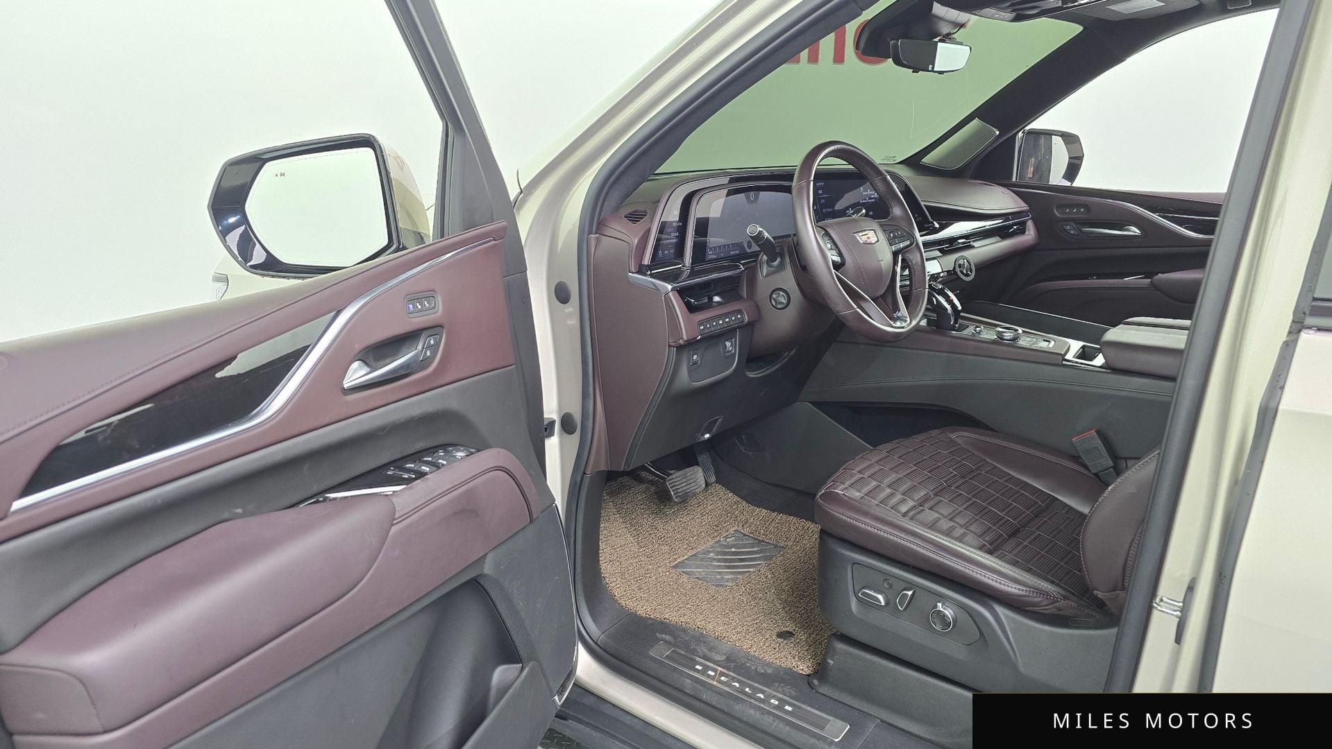 Cadillac Escalade 2023 — миниатюра 10