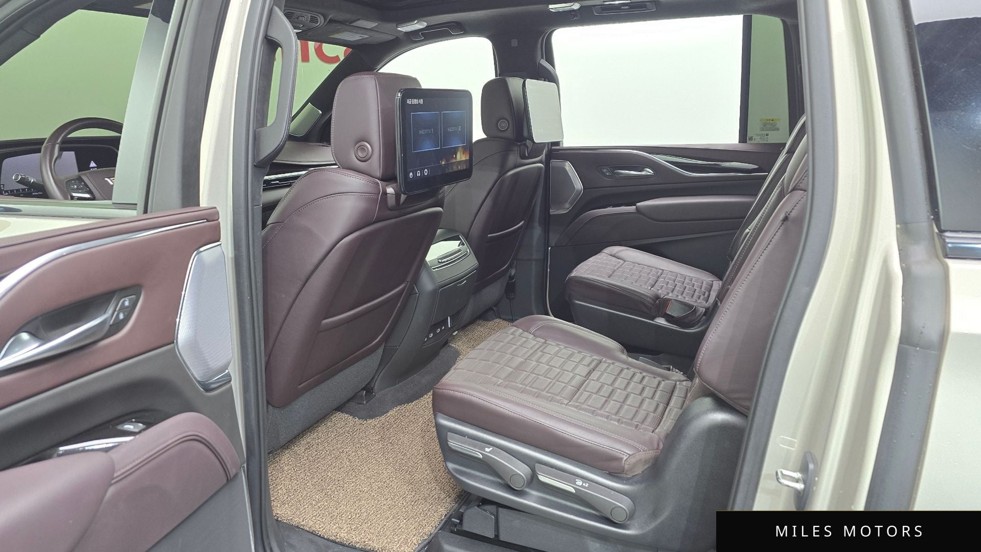 Cadillac Escalade 2023 — миниатюра 11