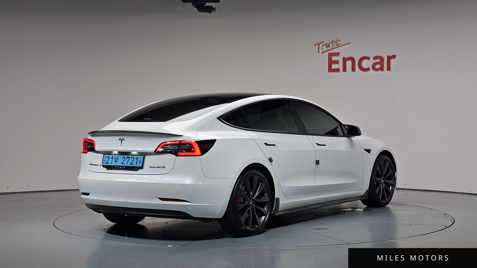 Tesla Model 3 2020 — миниатюра 2
