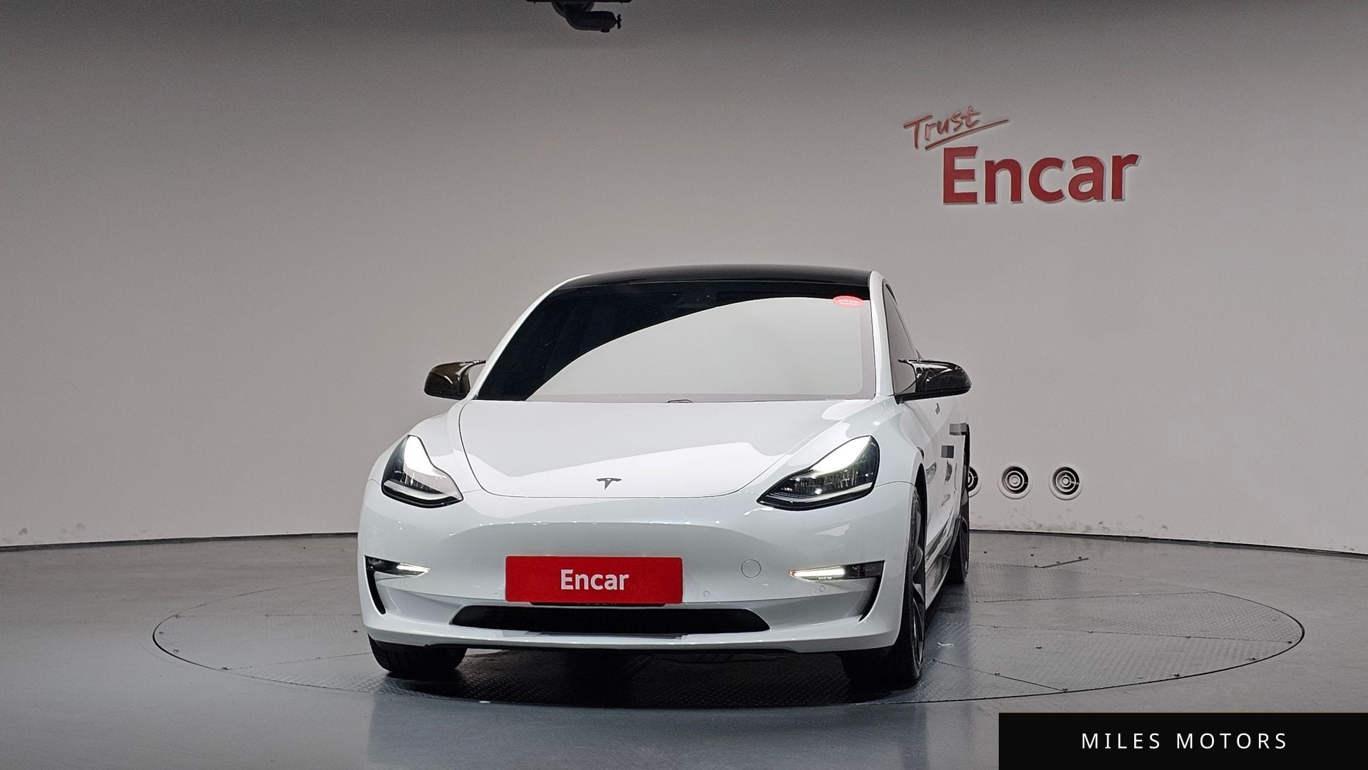 Tesla Model 3 2020 — миниатюра 3