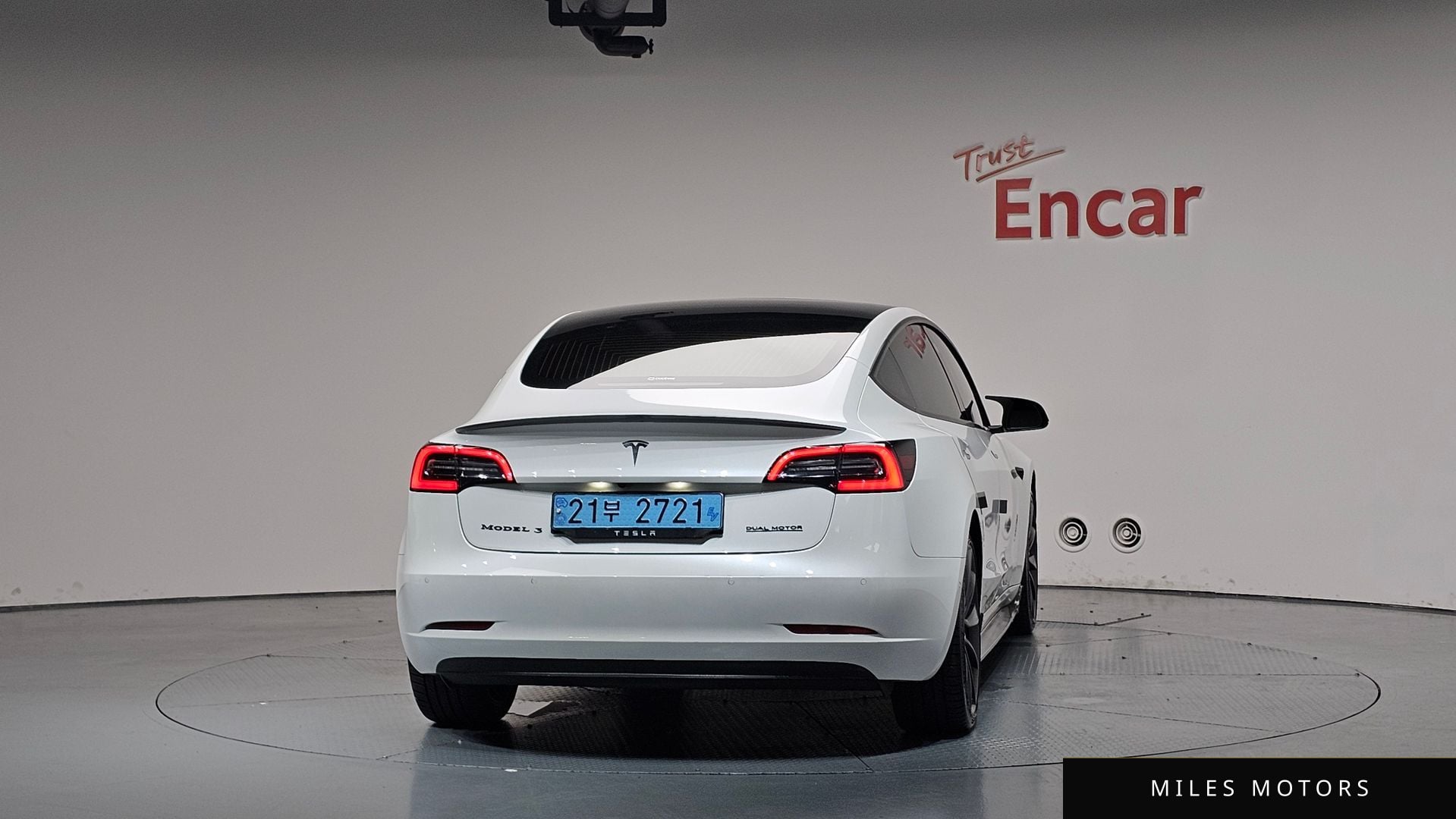 Tesla Model 3 2020 — миниатюра 4