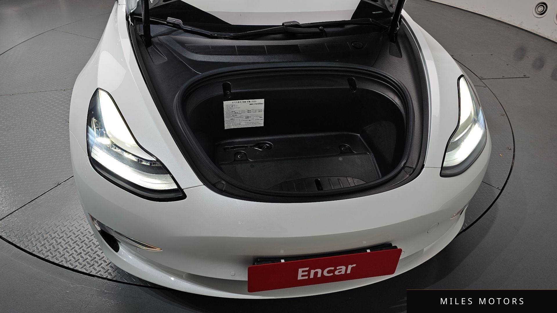 Tesla Model 3 2020 — миниатюра 6