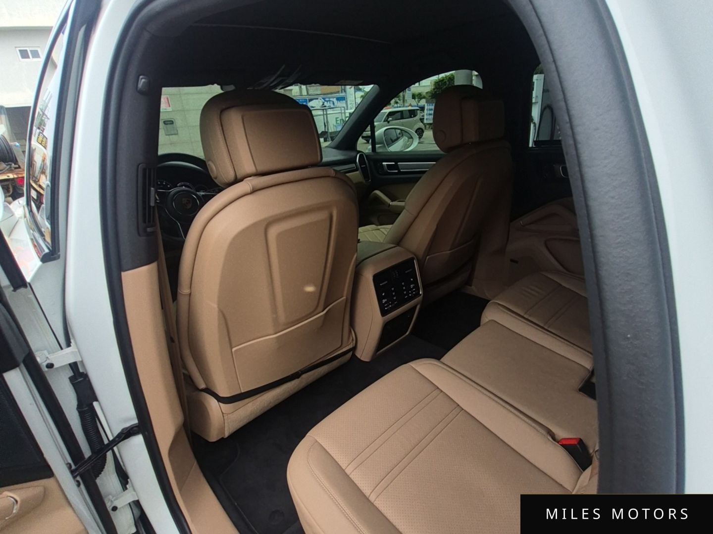 Porsche Cayenne 2023 — миниатюра 9