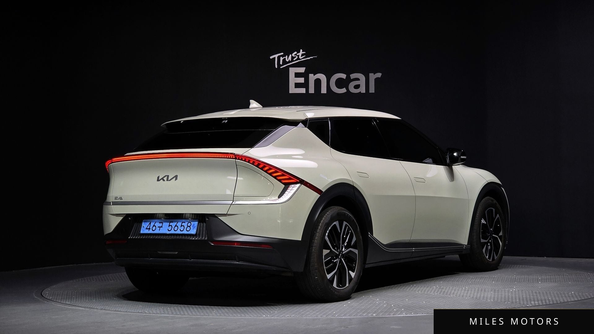 Kia EV6 2023 — миниатюра 2