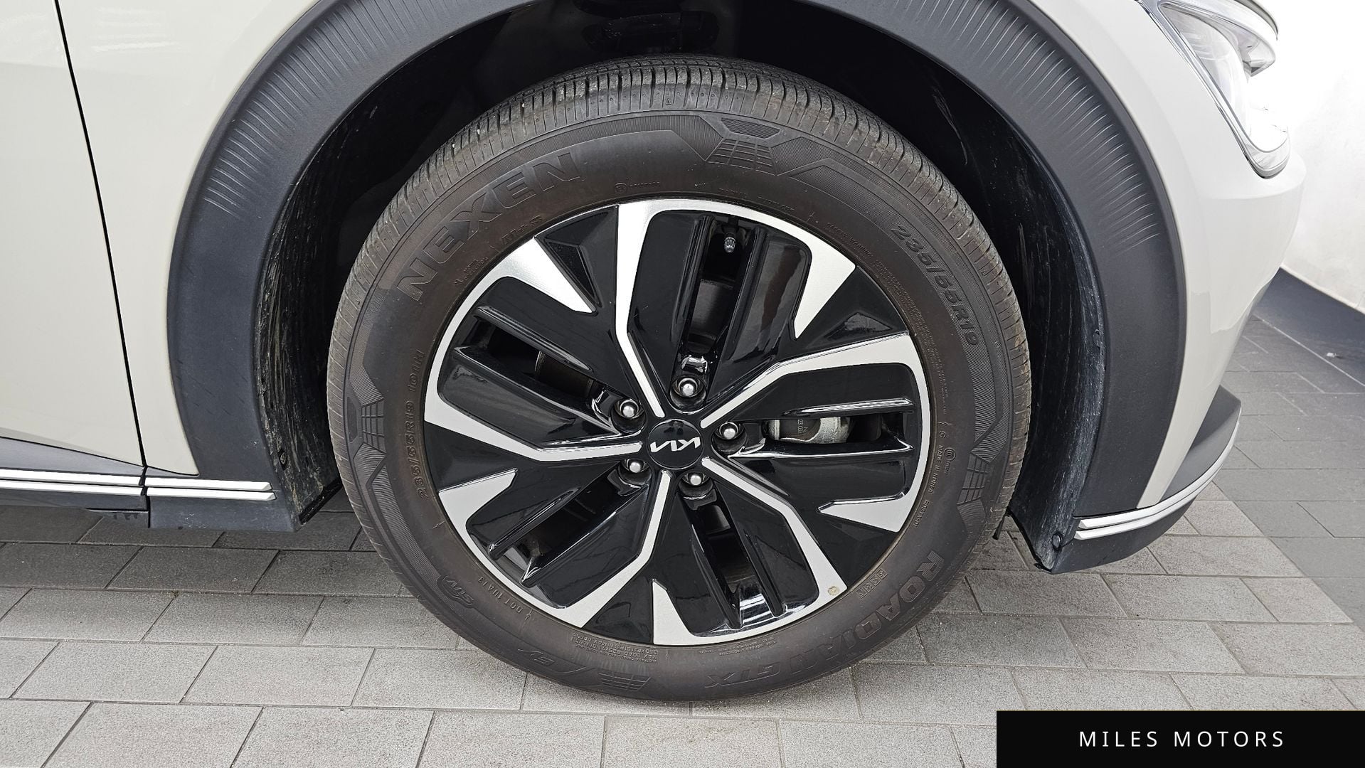 Kia EV6 2023 — миниатюра 7