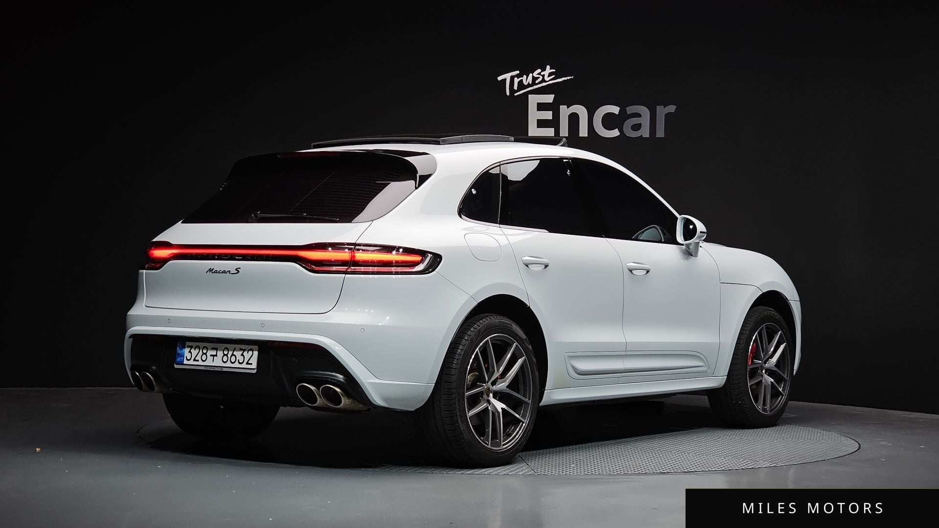 Porsche Macan 2022 — миниатюра 2
