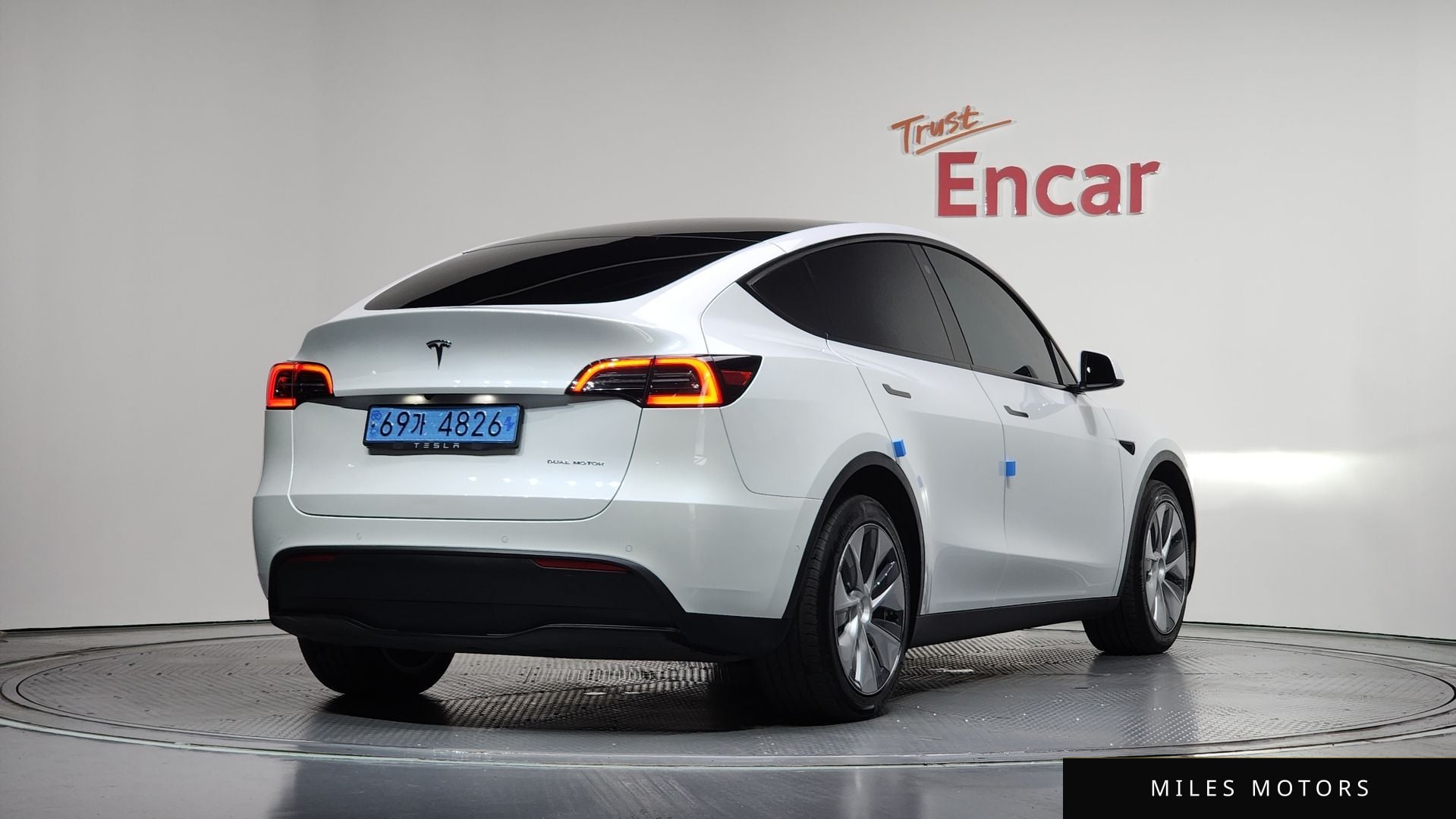 Tesla Model Y 2022 — миниатюра 2
