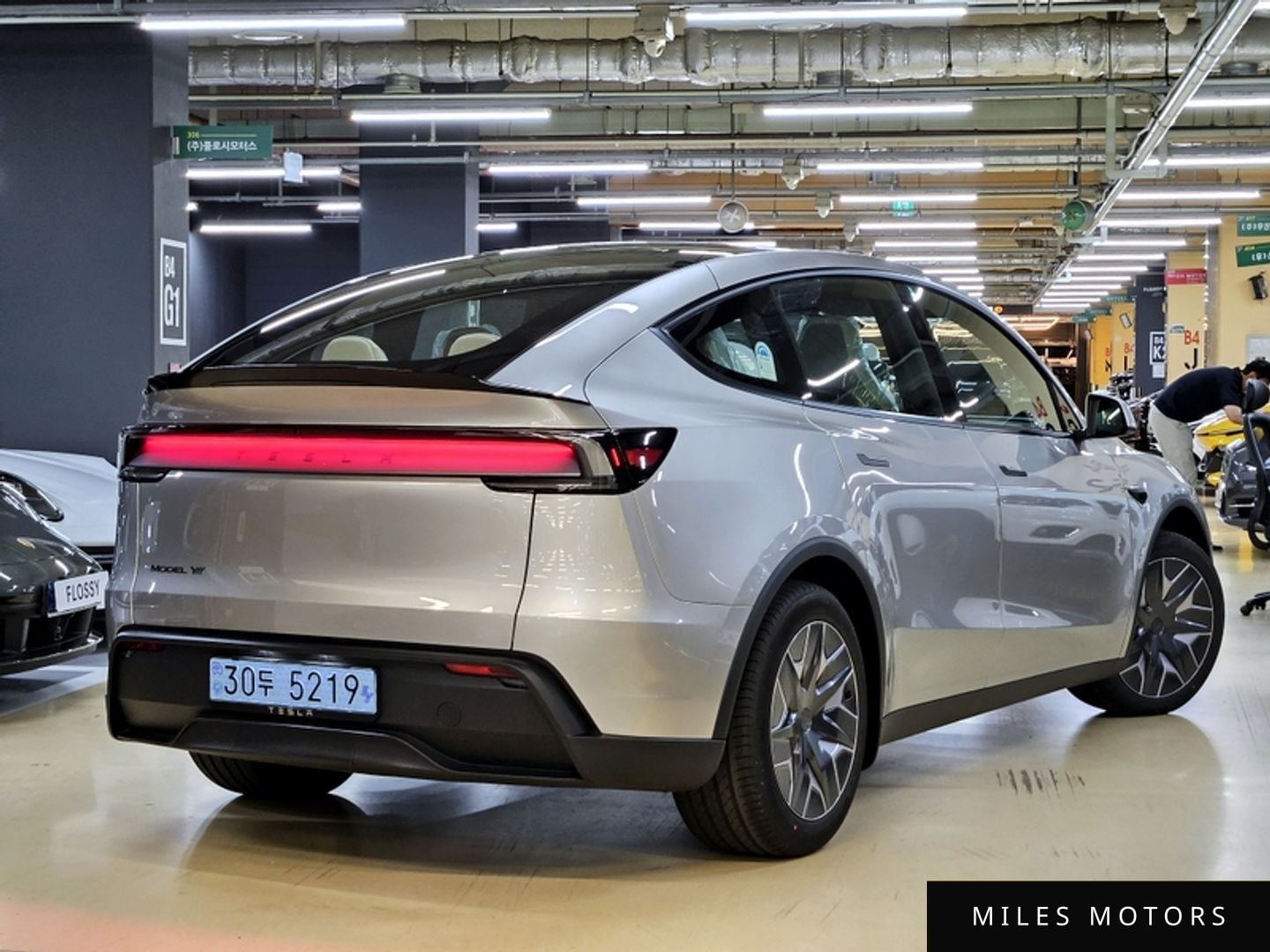 Tesla Model Y 2026 — миниатюра 2