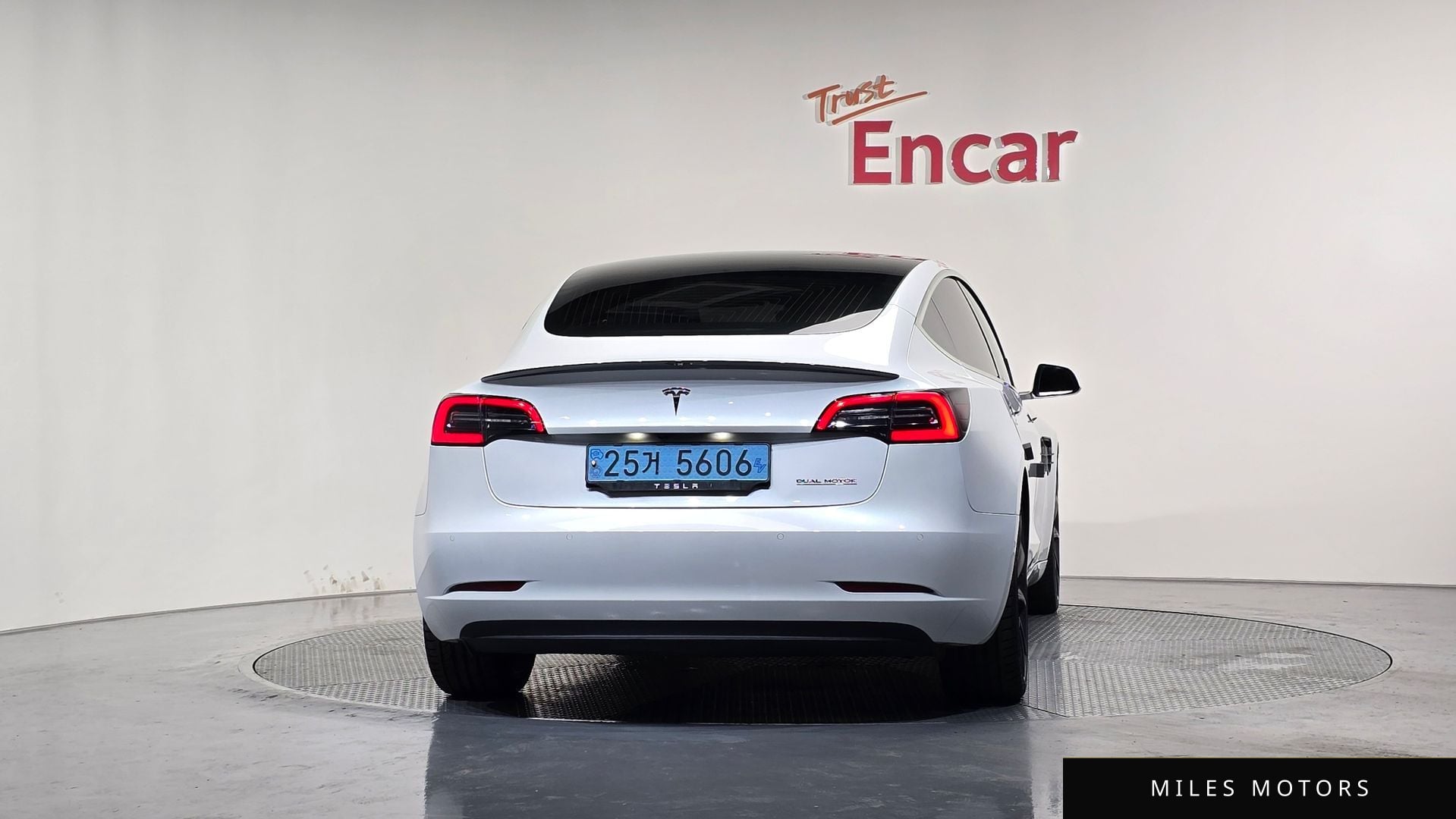 Tesla Model 3 2020 — миниатюра 3
