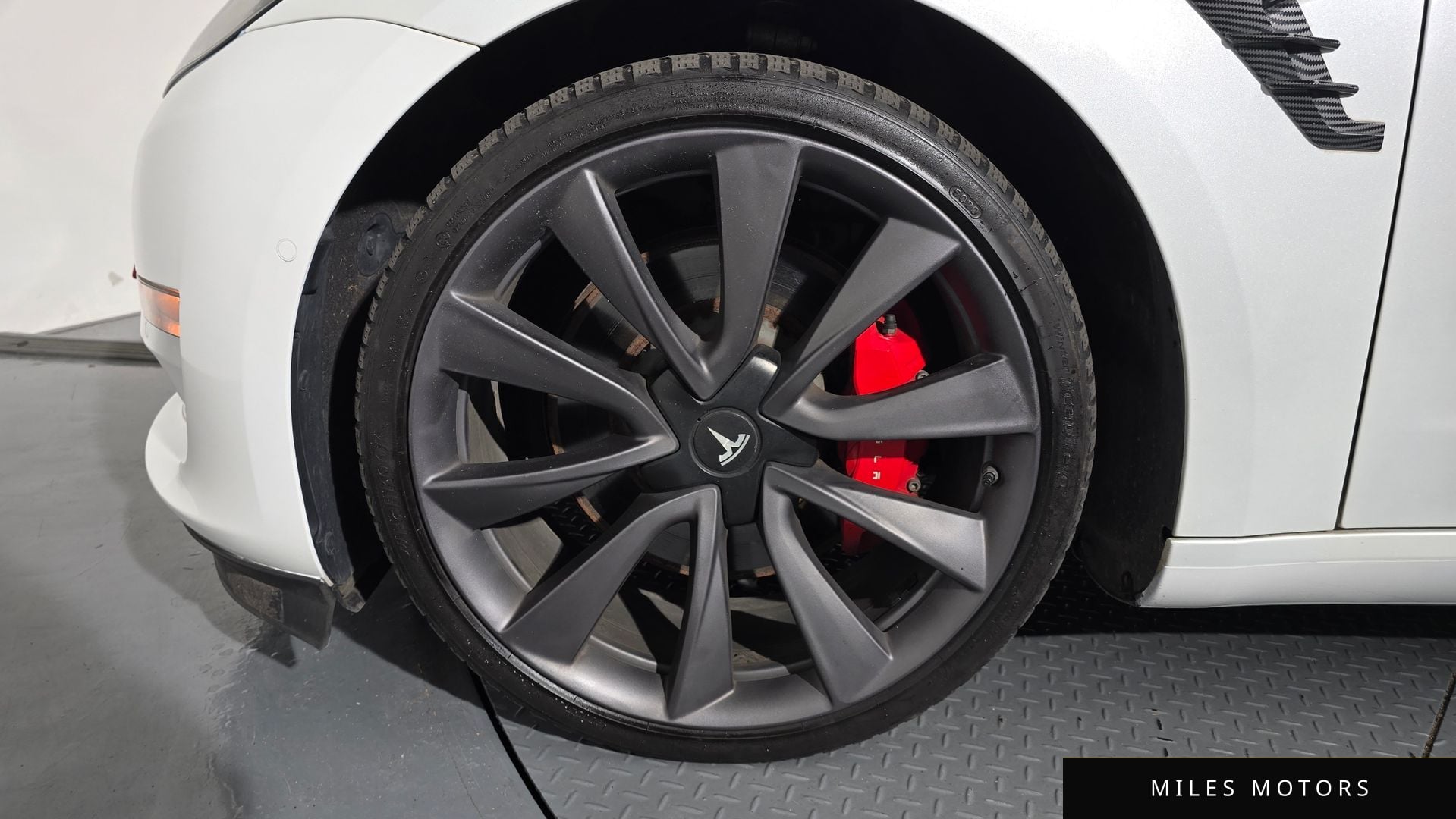 Tesla Model 3 2020 — миниатюра 4