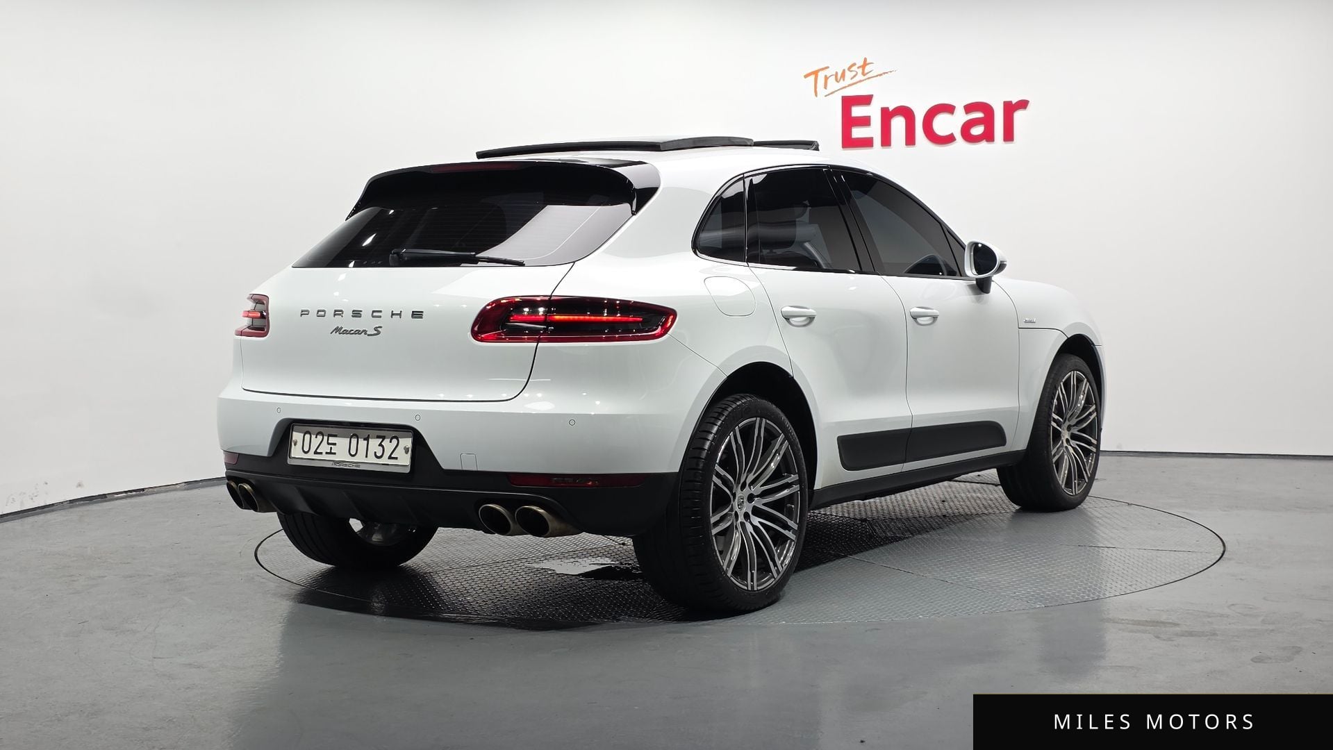 Porsche Macan 2017 — миниатюра 2
