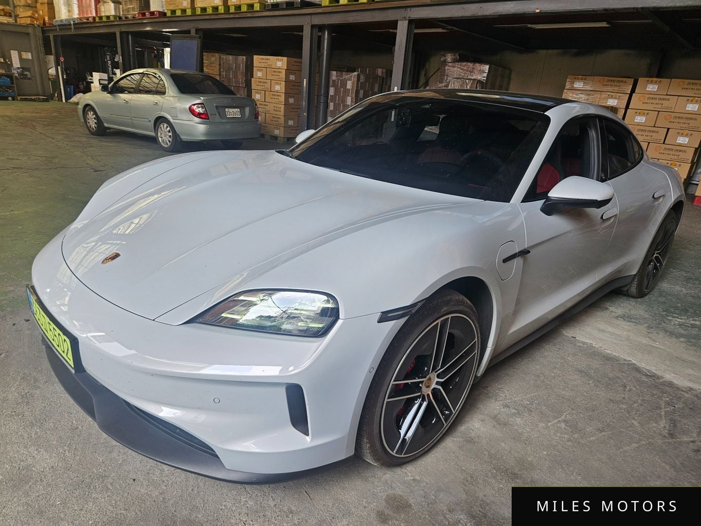 Porsche Taycan 2025 — миниатюра 2