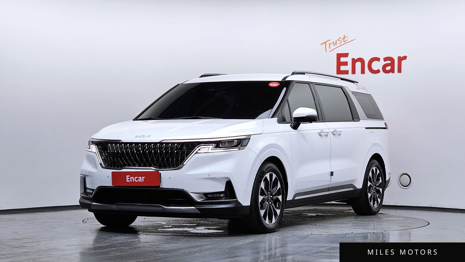 Kia Carnival 2023 — фото 1 из 12