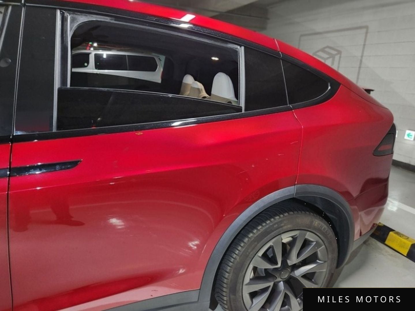 Tesla Model X 2023 — миниатюра 5