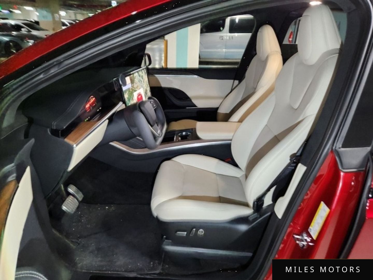 Tesla Model X 2023 — миниатюра 10