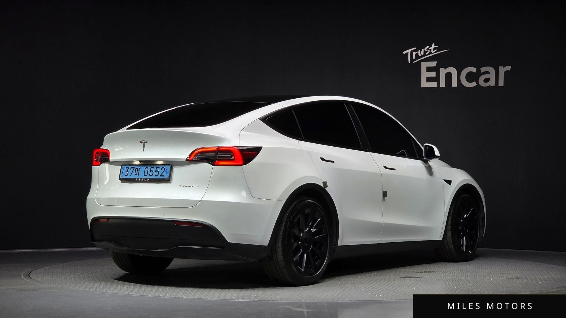 Tesla Model Y 2022 — миниатюра 2