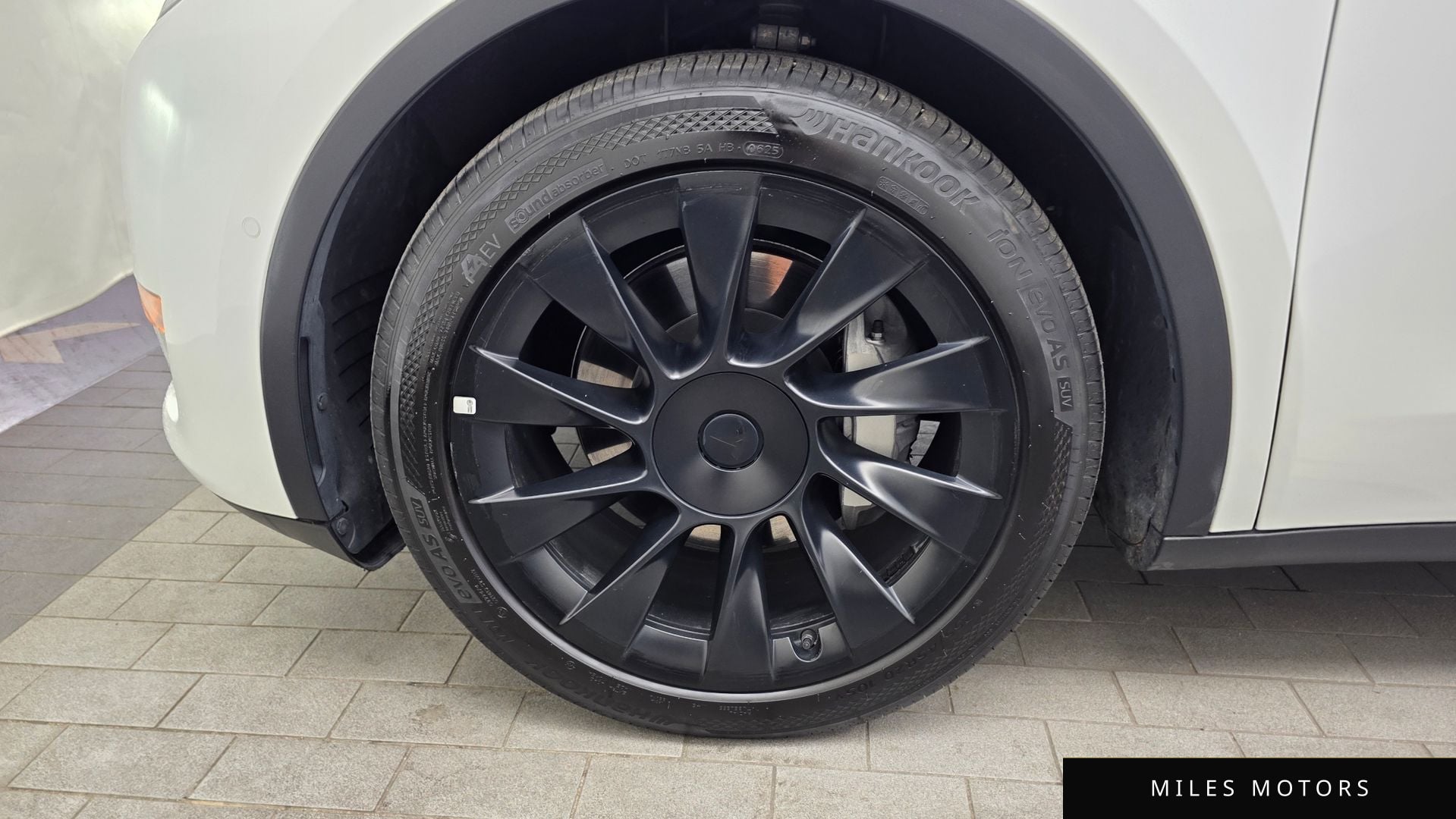 Tesla Model Y 2022 — миниатюра 5