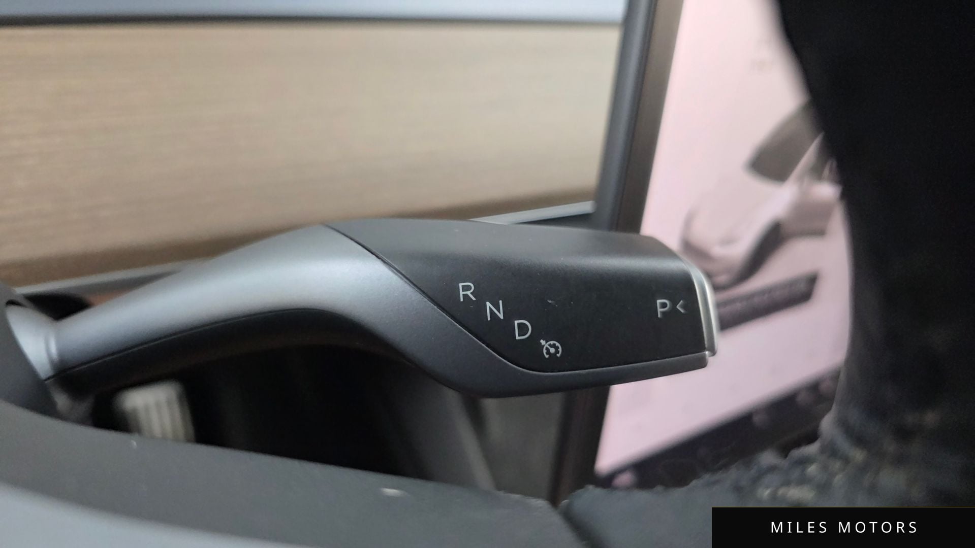Tesla Model Y 2022 — миниатюра 9