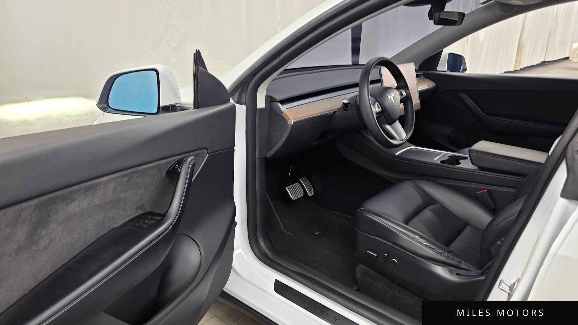 Tesla Model Y 2022 — миниатюра 10