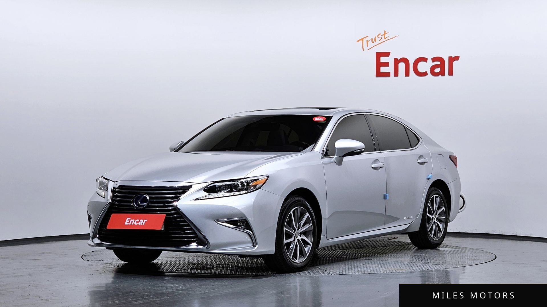 Лексус ES300h 2016 — фото 1 из 12