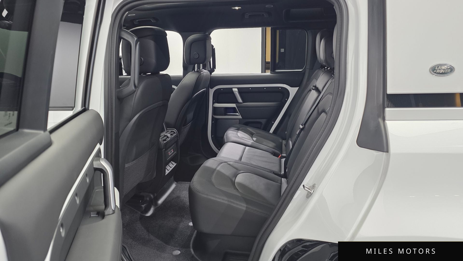 Land Rover Defender 2024 — миниатюра 11