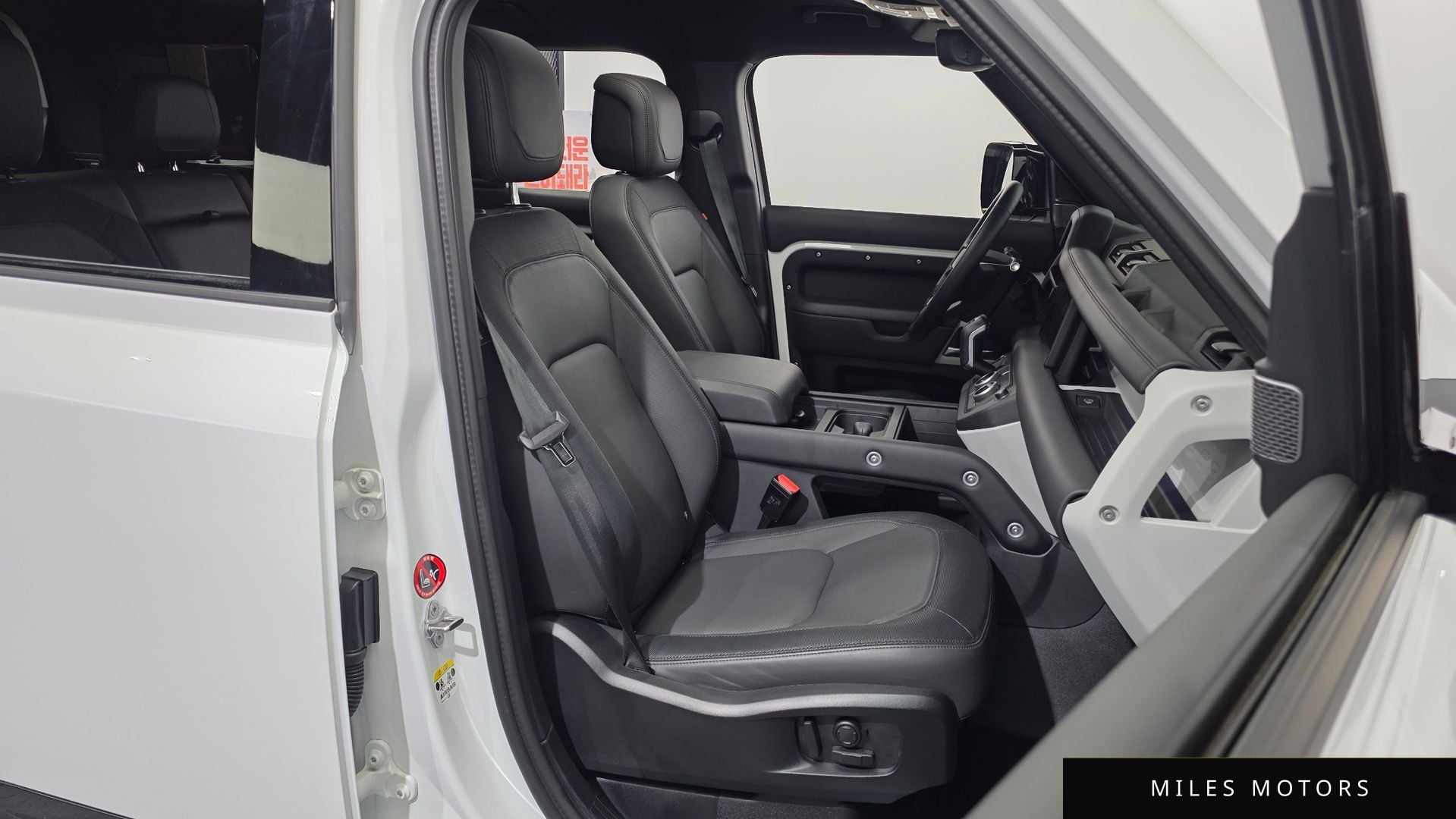 Land Rover Defender 2024 — миниатюра 12