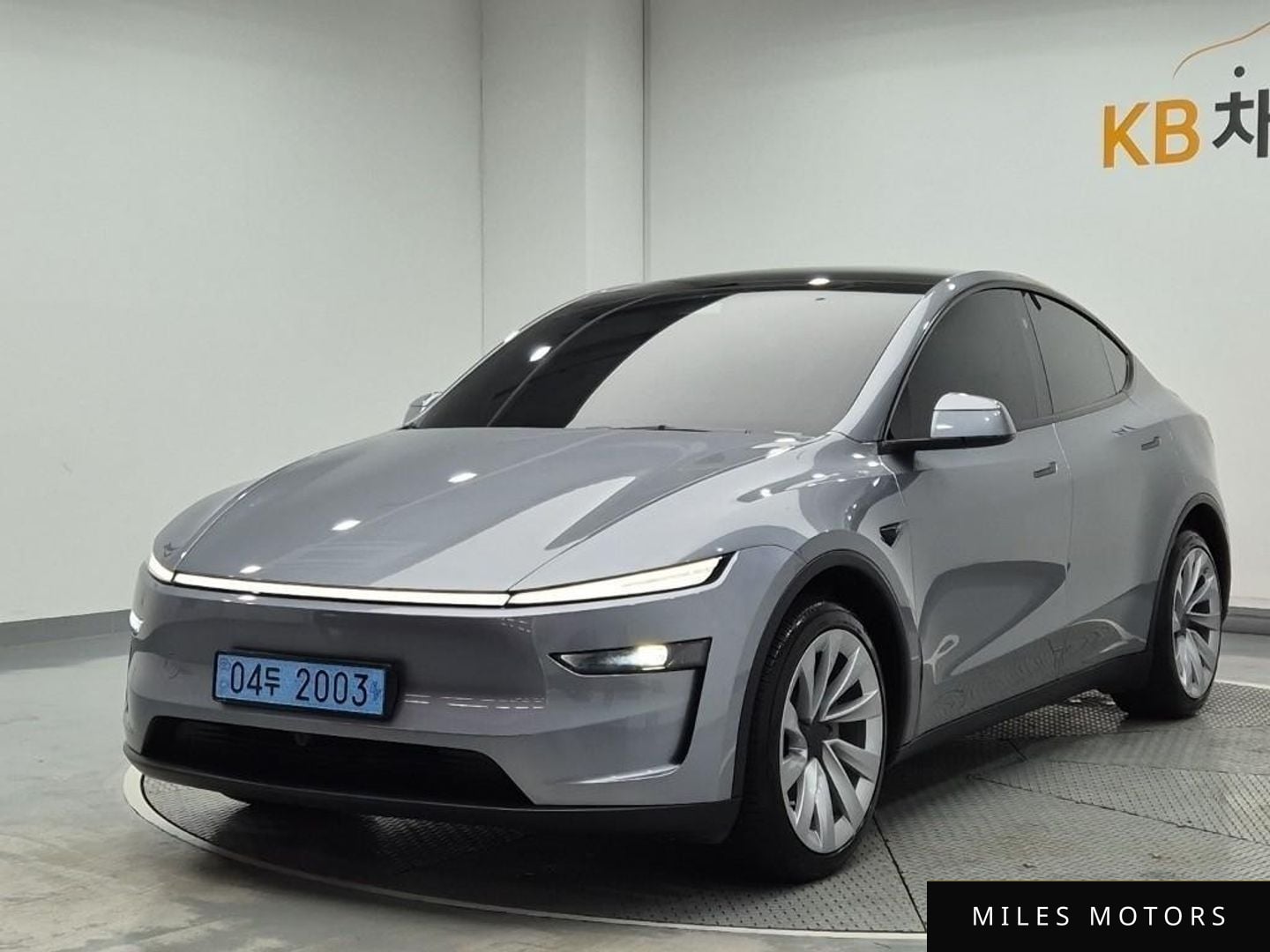 Tesla Model Y 2025 — фото 1 из 12