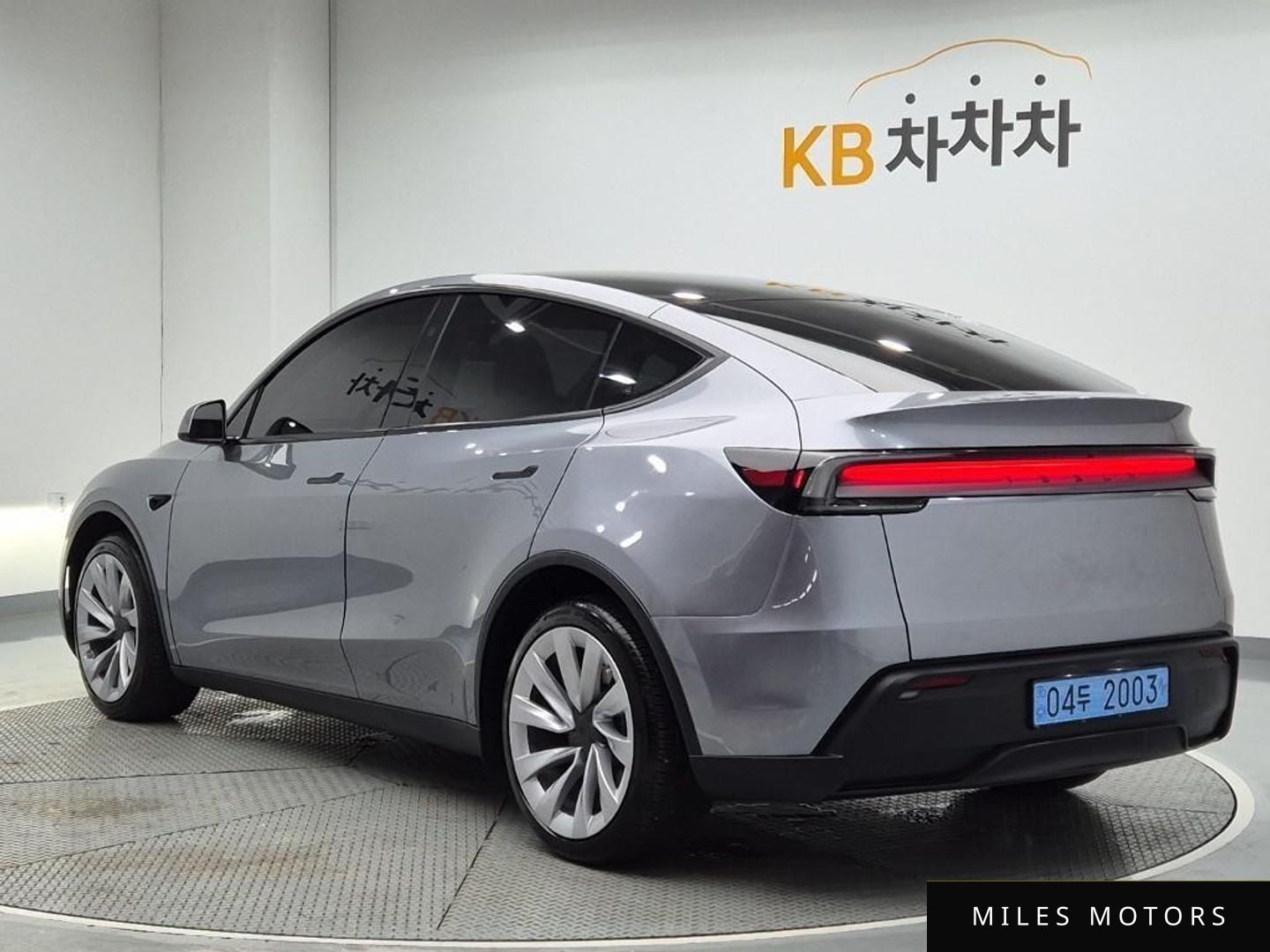 Tesla Model Y 2025 — миниатюра 2