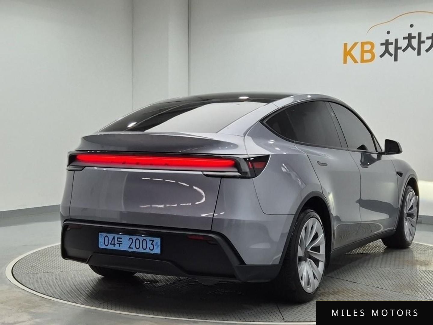 Tesla Model Y 2025 — миниатюра 3