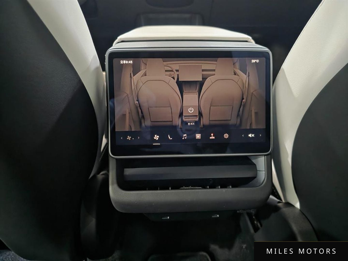 Tesla Model Y 2025 — миниатюра 10