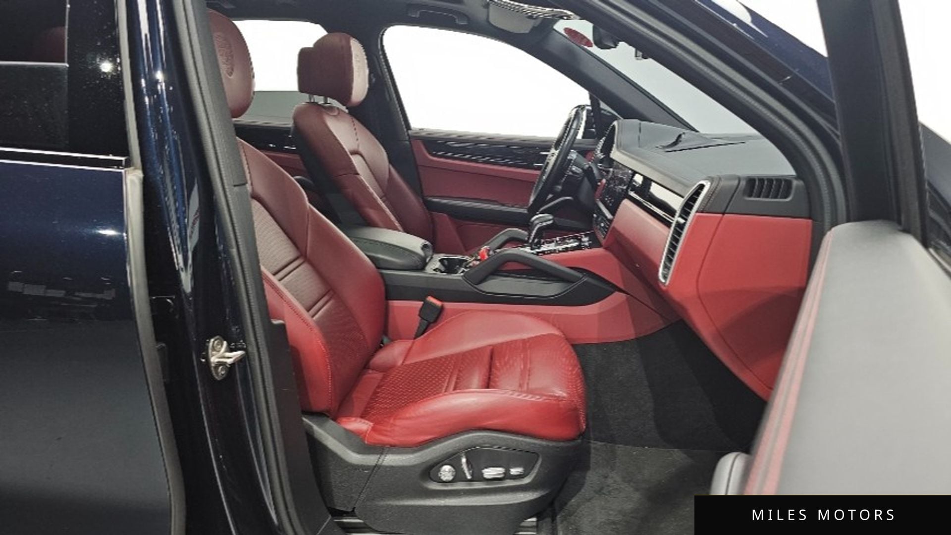 Porsche Cayenne 2021 — миниатюра 11