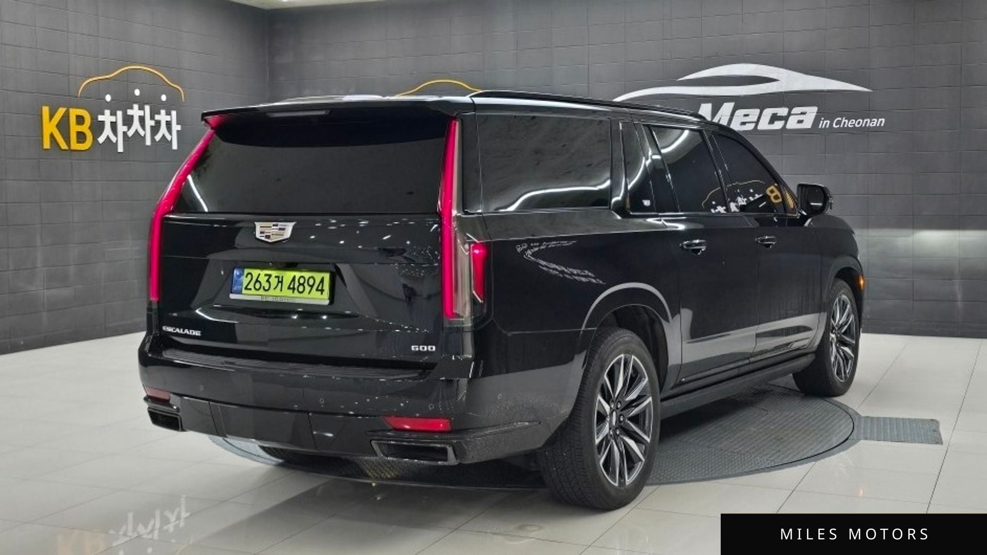 Cadillac Escalade 2023 — миниатюра 3