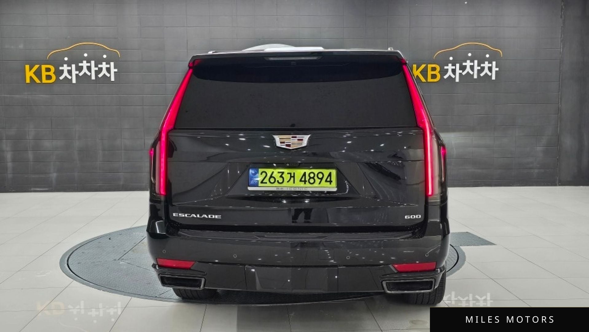 Cadillac Escalade 2023 — миниатюра 4