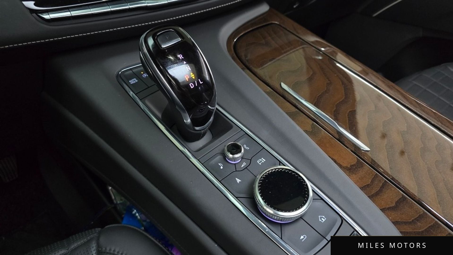 Cadillac Escalade 2023 — миниатюра 5