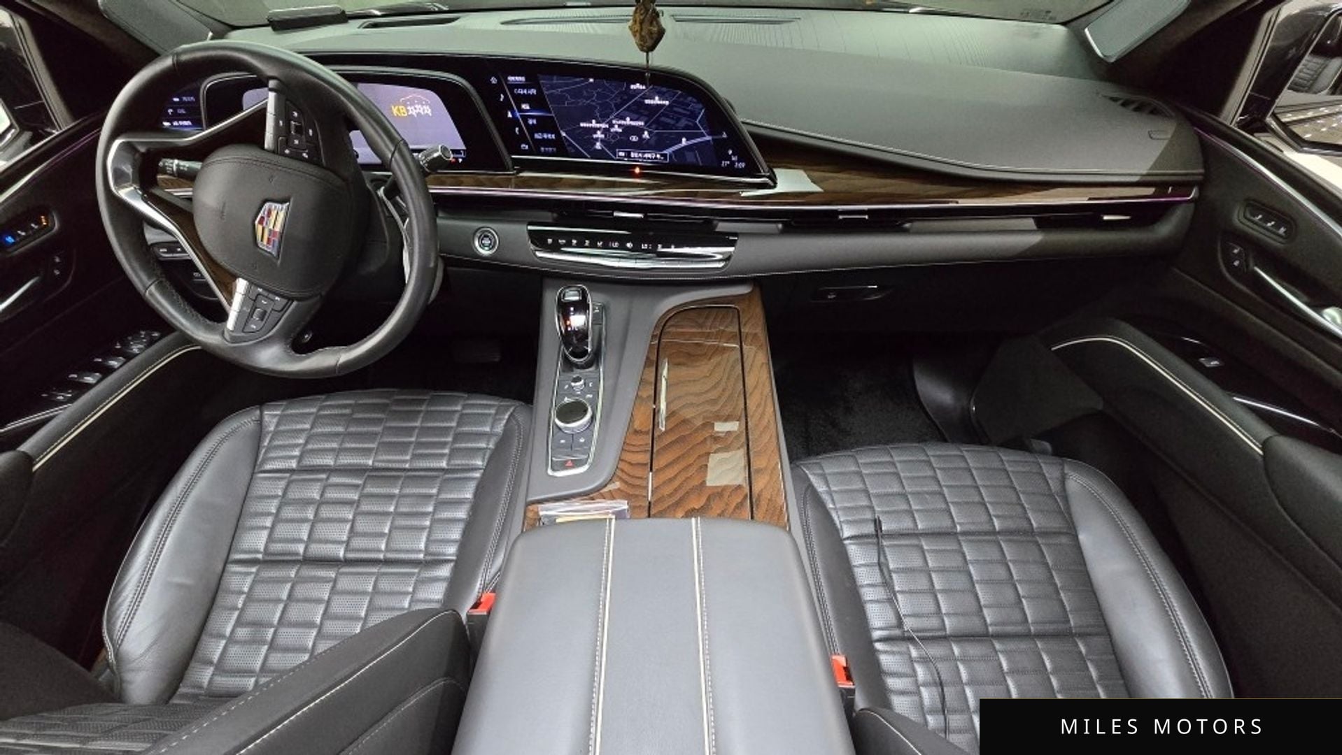 Cadillac Escalade 2023 — миниатюра 6