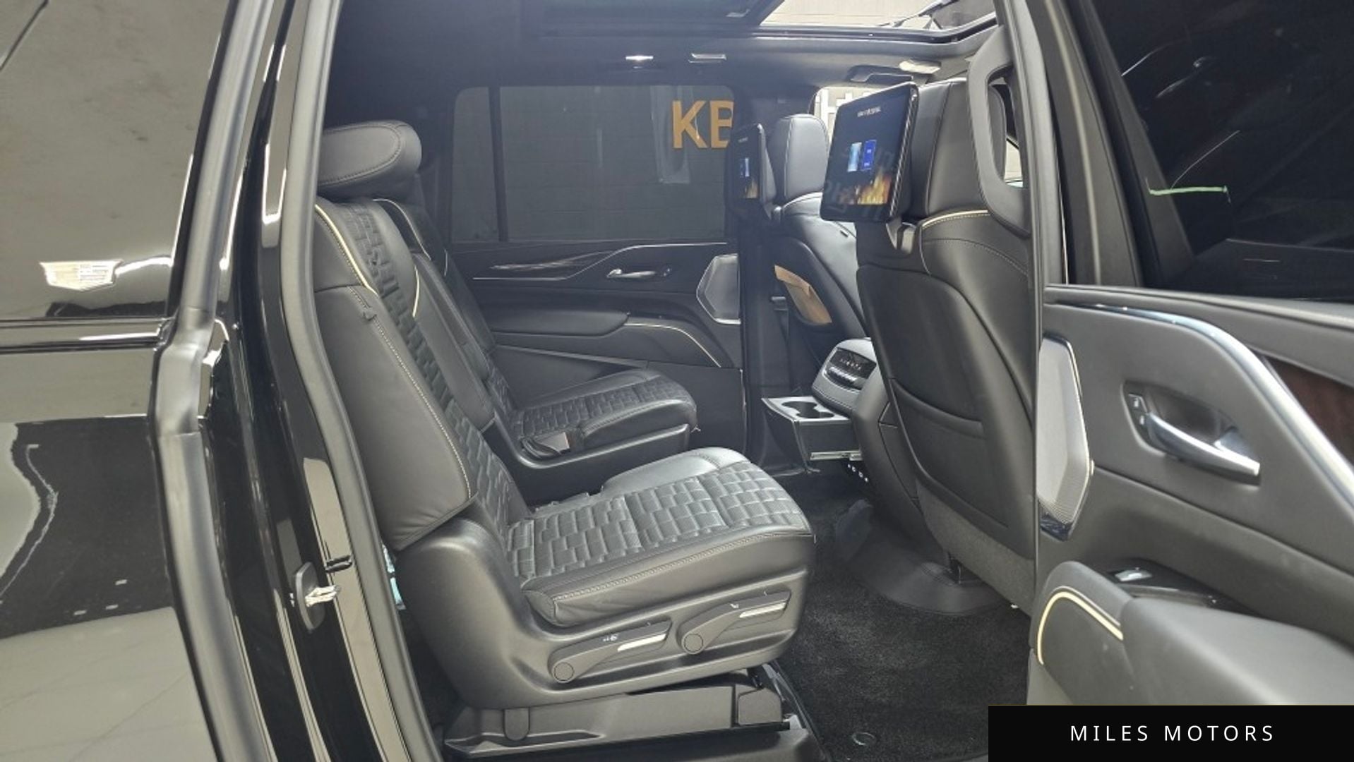 Cadillac Escalade 2023 — миниатюра 9