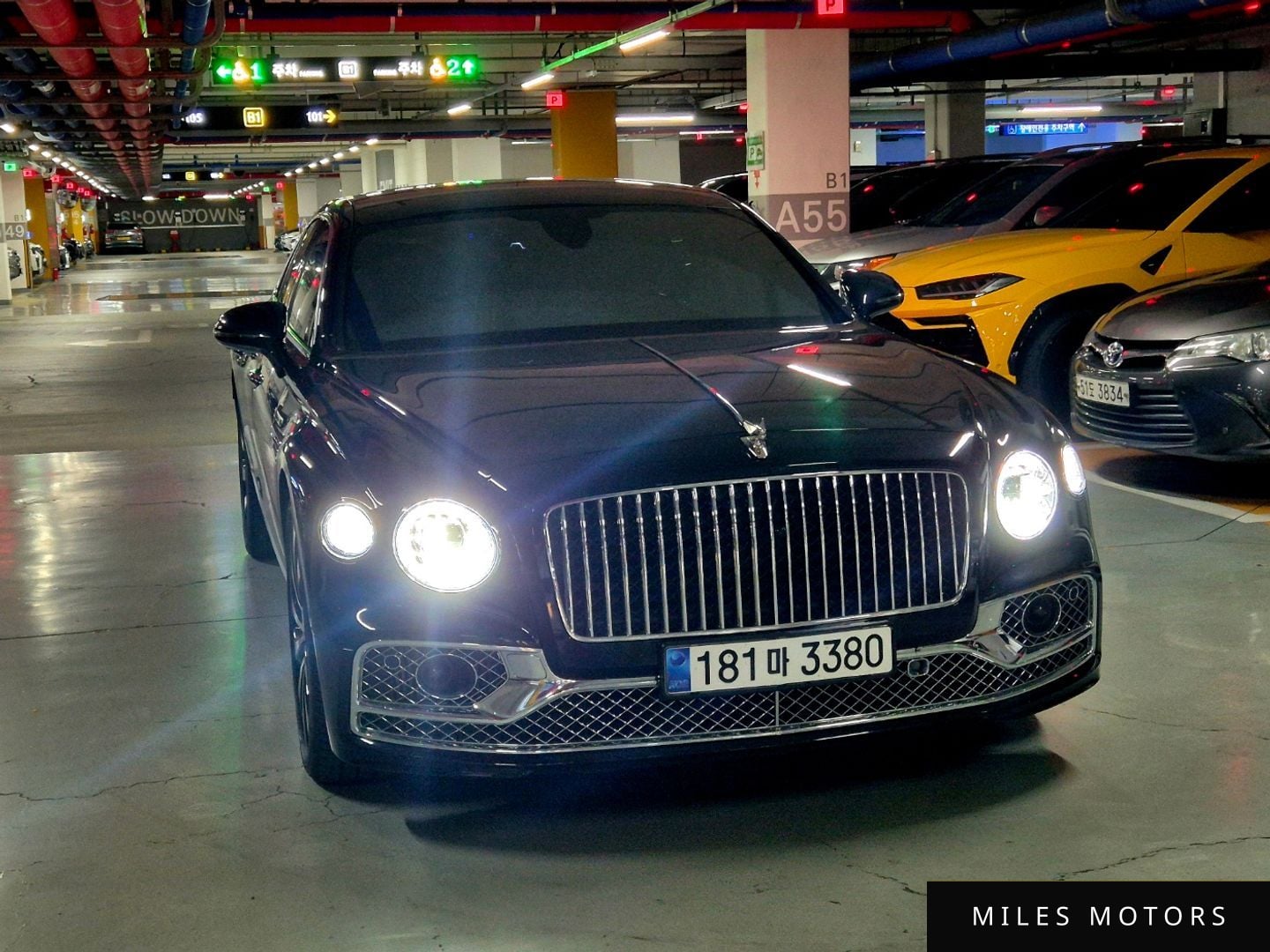 Bentley Flying Spur 2023 — миниатюра 2