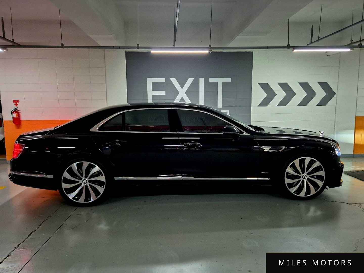 Bentley Flying Spur 2023 — миниатюра 3