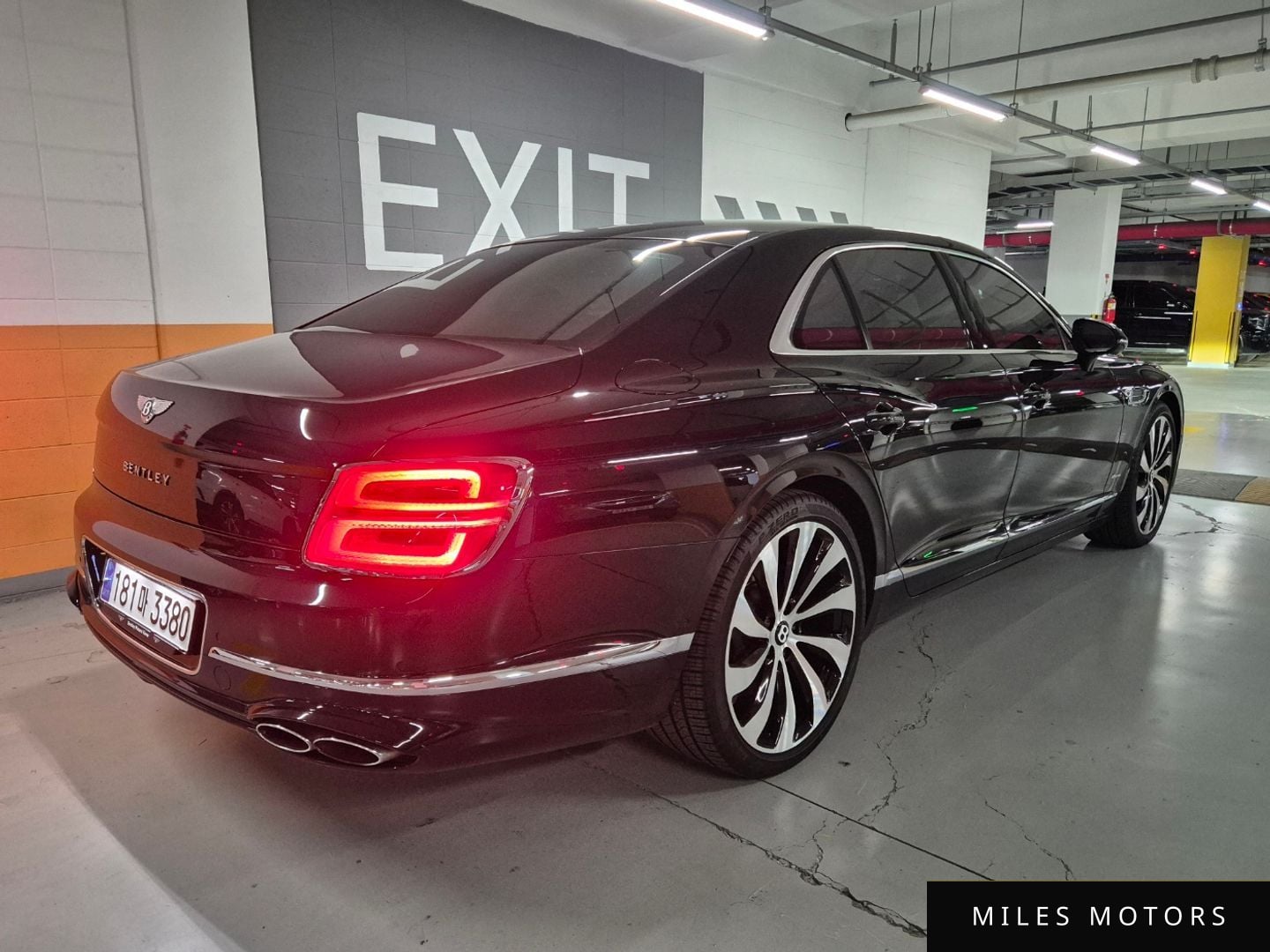 Bentley Flying Spur 2023 — миниатюра 5