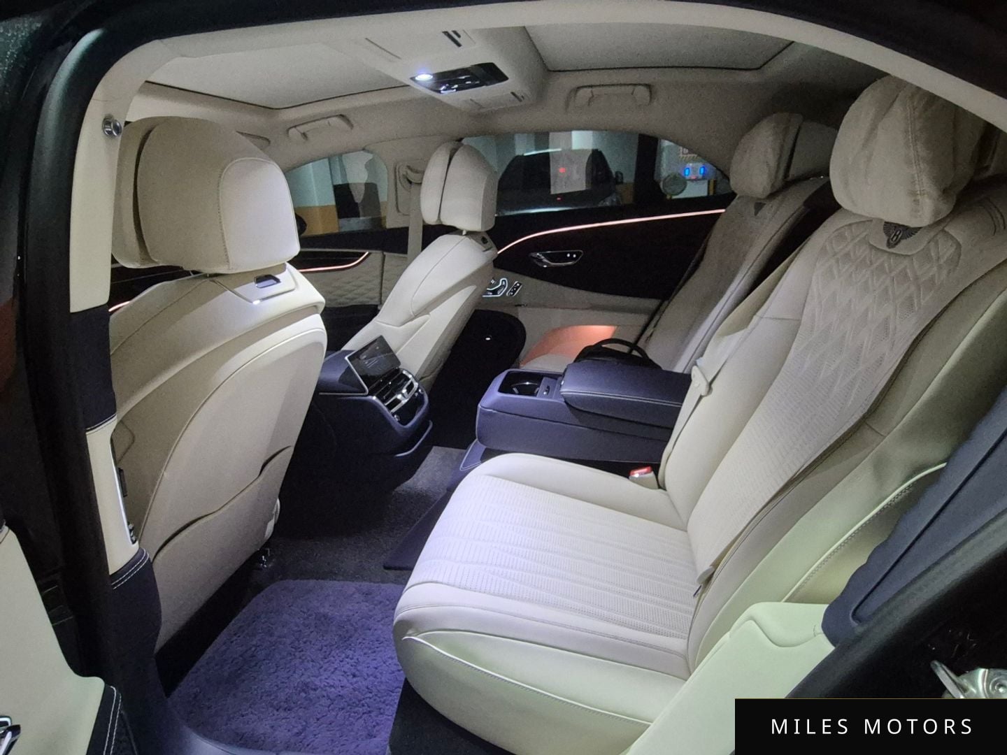 Bentley Flying Spur 2023 — миниатюра 11
